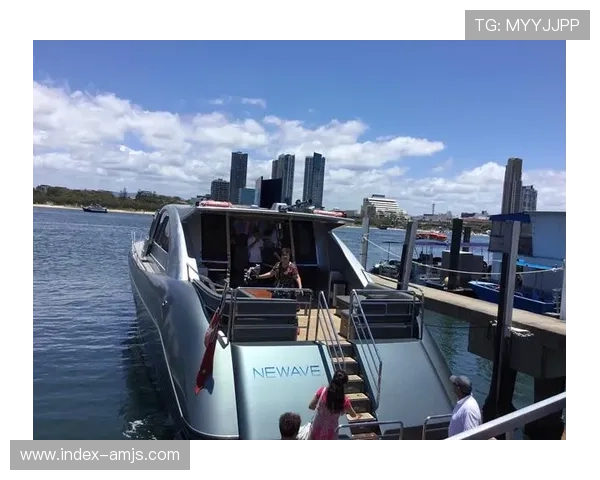 加入澳门渔人码头游艇会,开启尊贵的海上休闲生活新体验 加入澳门渔人码头游艇会,开启尊贵的海上休闲生活新体验